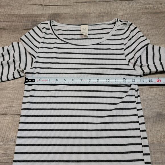 Free People We the Free Good Find Striped Bell Sleeve Shirt Size Medium Ruffle - Picture 8 of 8